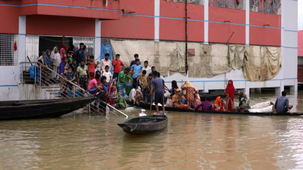 ‘আমাদের মতো গরু-বাছুরও না খেয়ে আছে’