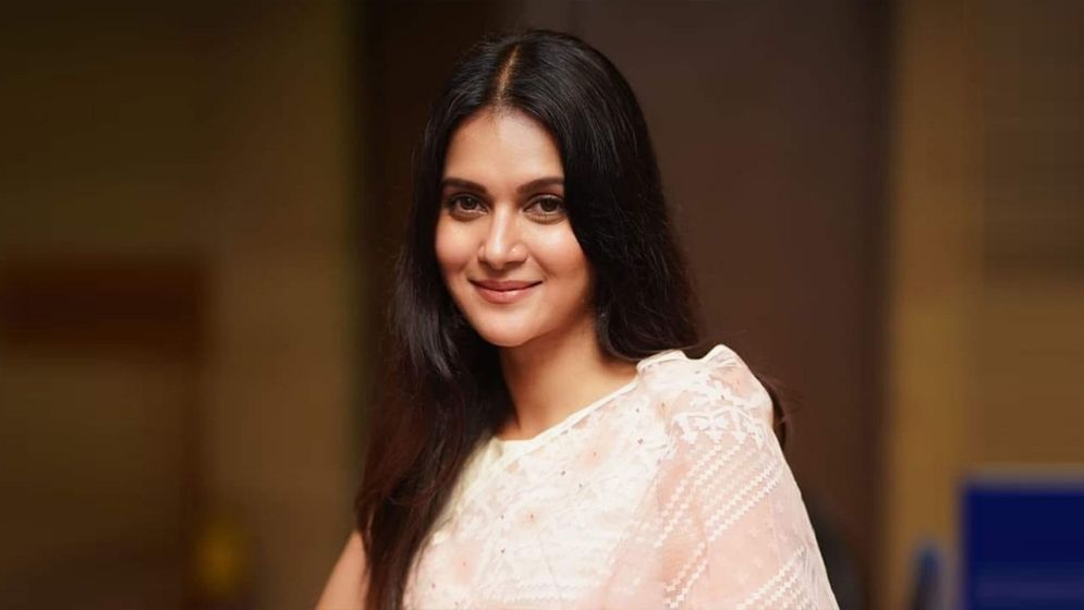 পরকীয়া নিয়ে যা বললেন মিথিলা