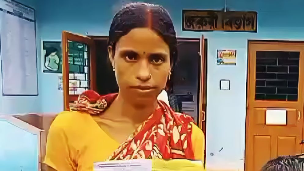 তৃণমূল করায় মহিলাকে মাটিতে ফেলে পিটুনি