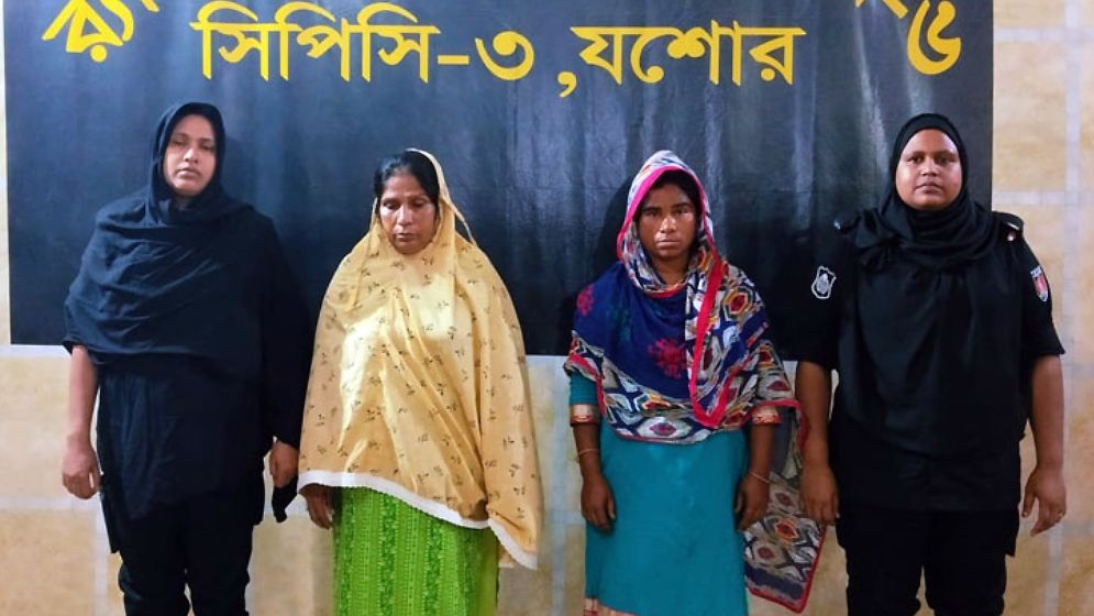 ৬০ লাখ টাকার ইয়াবা উদ্ধার, দুই বোন আটক