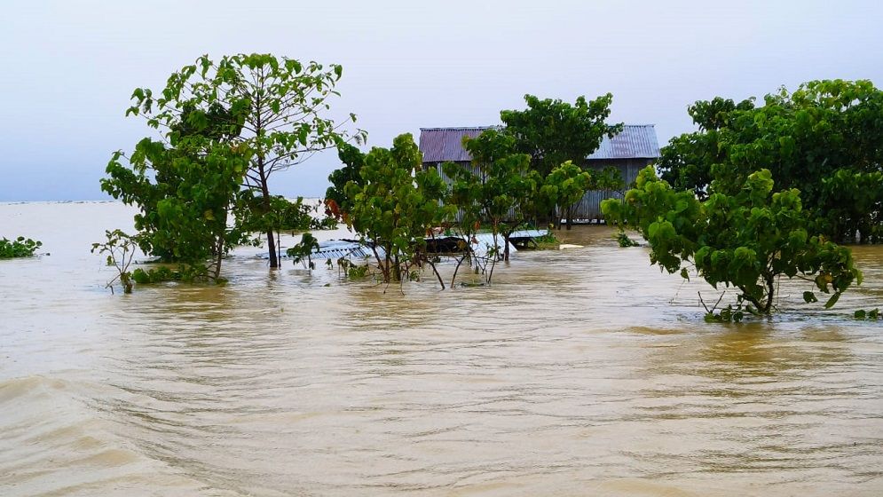 জুড়ীতে ভয়াবহ বন্যা; পানিতে ভাসছে গ্রামের পর গ্রাম