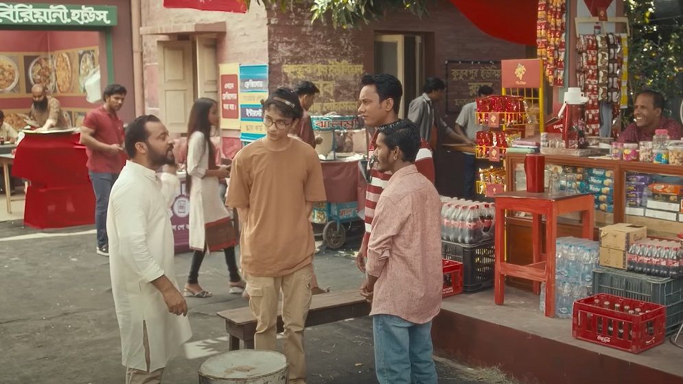 কোকাকোলার বন্ধ হয়ে যাওয়া বিজ্ঞাপন পুনরায় চালু (ভিডিও)