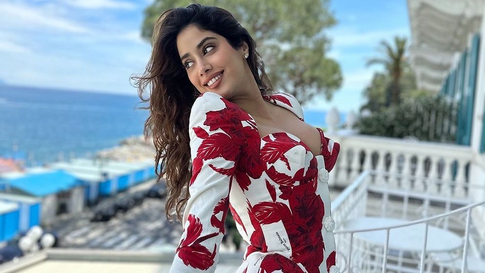 প্রেমিকের তোলা ছবিতে খোলামেলা জাহুবী, নেটদুনিয়া উত্তাল