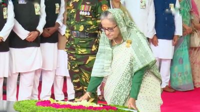 আ.লীগের প্লাটিনাম জয়ন্তীতে বঙ্গবন্ধুর প্রতিকৃতিতে শ্রদ্ধা