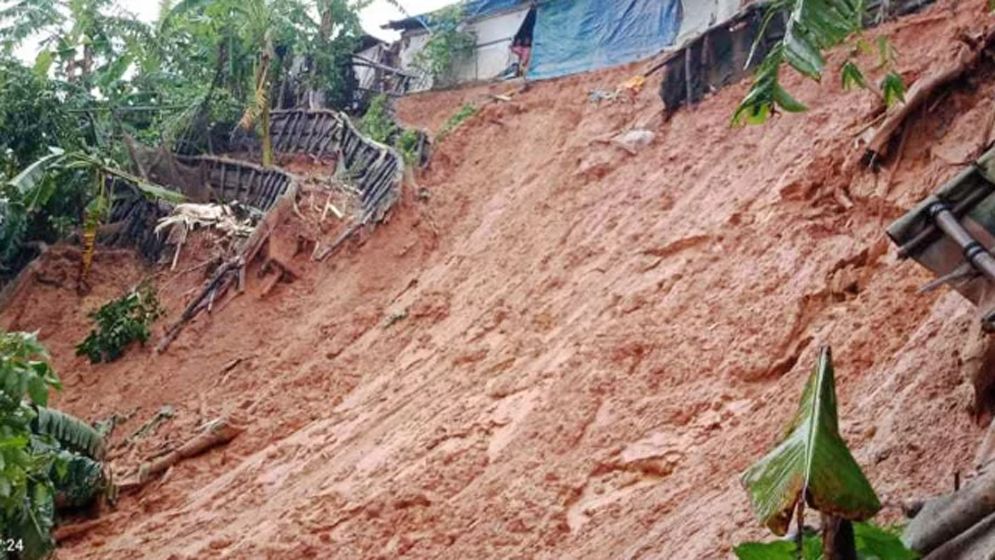 কক্সবাজারে পাহাড়ধসে শিশু নিহত