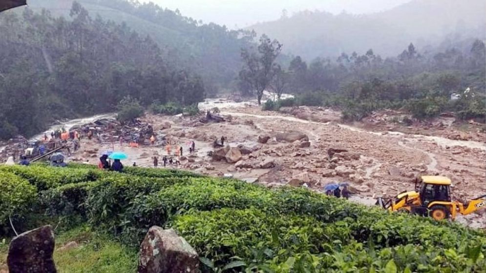 কেরালায় ব্যাপক ভূমিধ্বস, বহু মানুষ হতাহতের আশঙ্কা