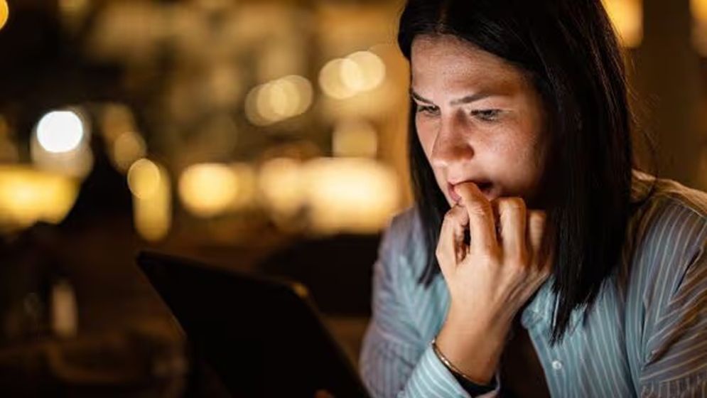 দাঁত দিয়ে নখ কাটেন? বদভ্যাস ছাড়তে মেনে চলুন ৫ উপায়