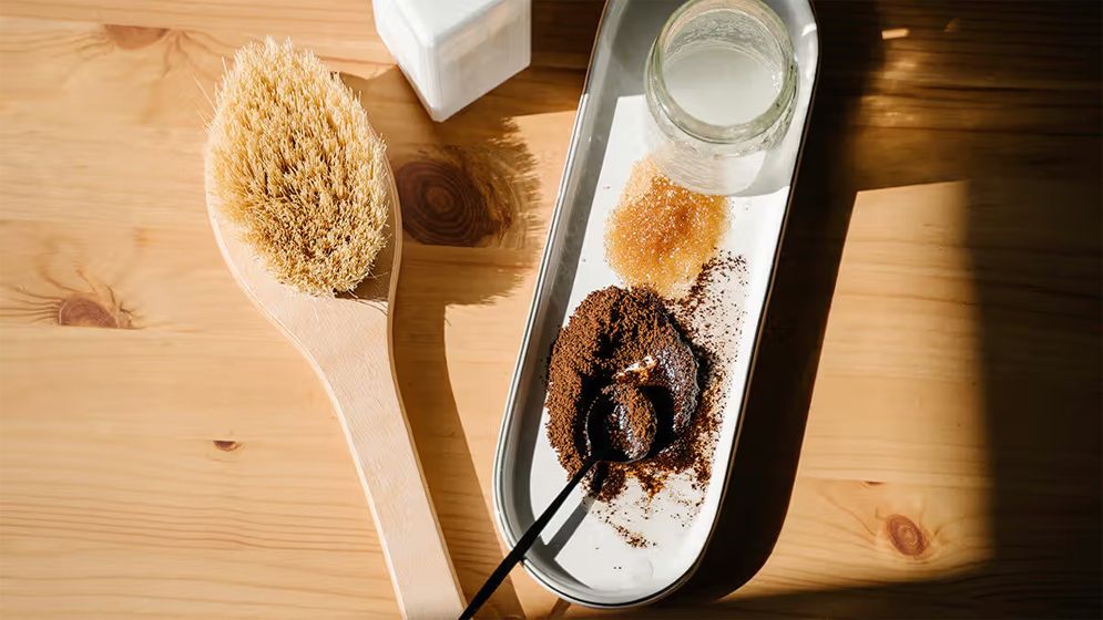 ঘরের বাতিল জিনিসেই বানিয়ে নিন ফেস স্ক্রাব