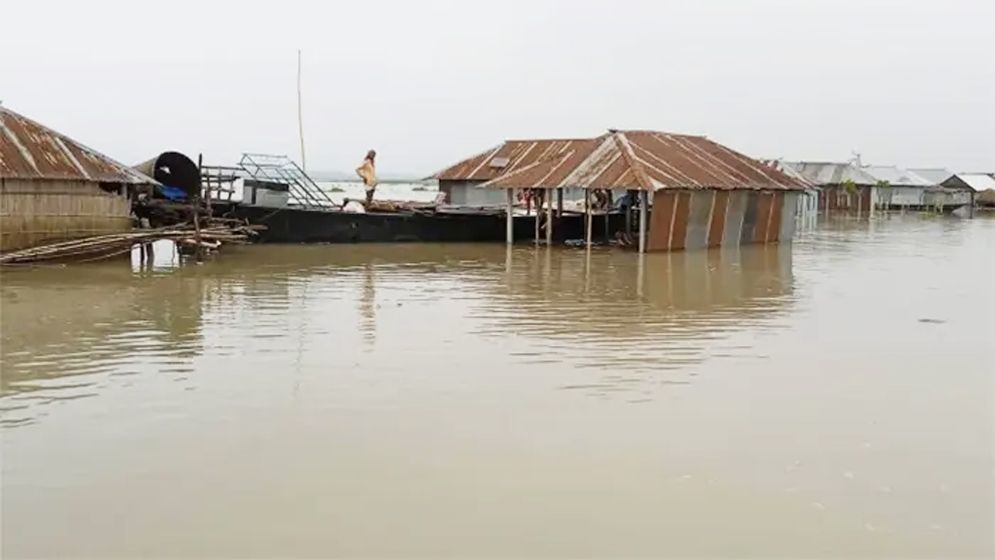 টানা বর্ষণে কুড়িগ্রামে বন্যা পরিস্থিতির অবনতি