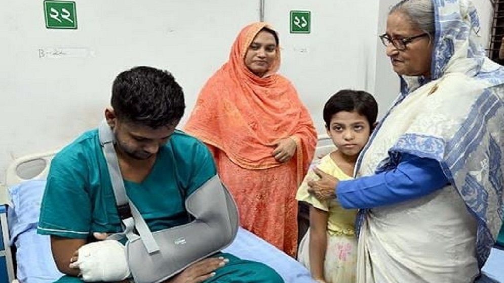পুলিশের ওপর নির্যাতনের নির্মমতা শুনে আবেগপ্রবণ হয়ে পড়লেন প্রধানমন্ত্রী