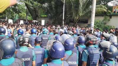 কোটা সংস্কার আন্দোলনে পুলিশের বাধা