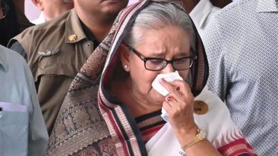 ধ্বংসলীলা দেখে কাঁদলেন প্রধানমন্ত্রী