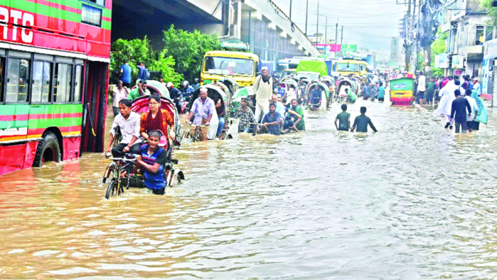 টানা বৃষ্টিতে জলজটের দুর্ভোগ