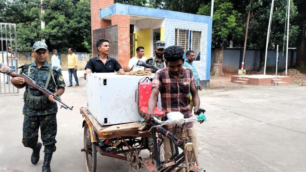 লুট হওয়া কমিউনিটি ব্যাংকের এটিএম বুথ উদ্ধার