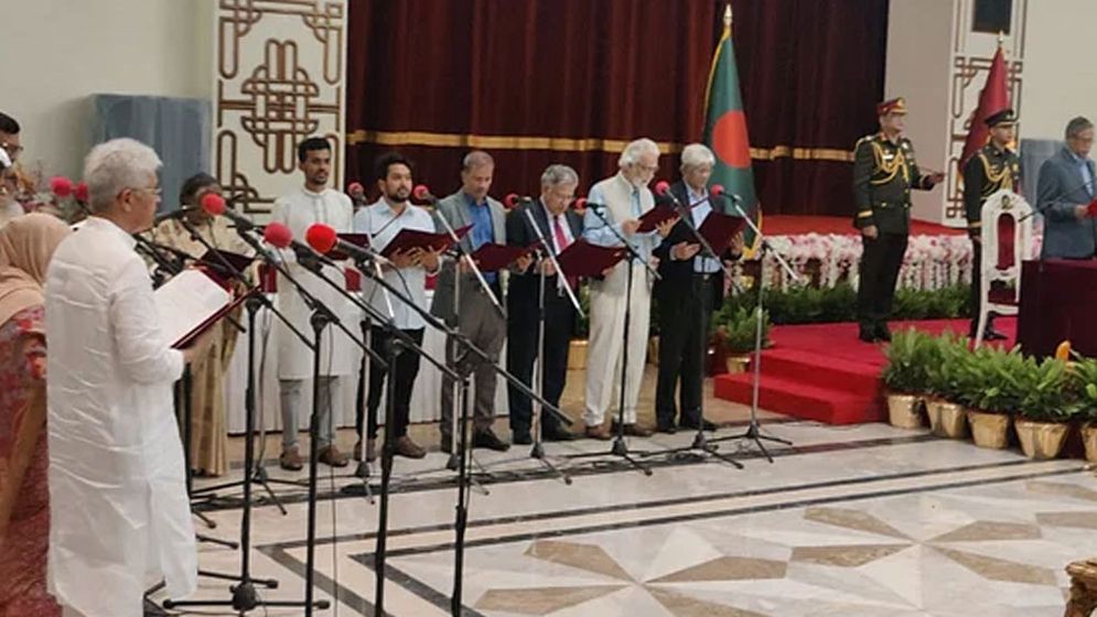 শপথ নিলেন ১৩ উপদেষ্টা