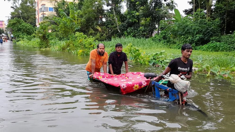 বিদ্যুৎ সংযোগ সচল করতে গিয়ে ৩ জনের মৃত্যু