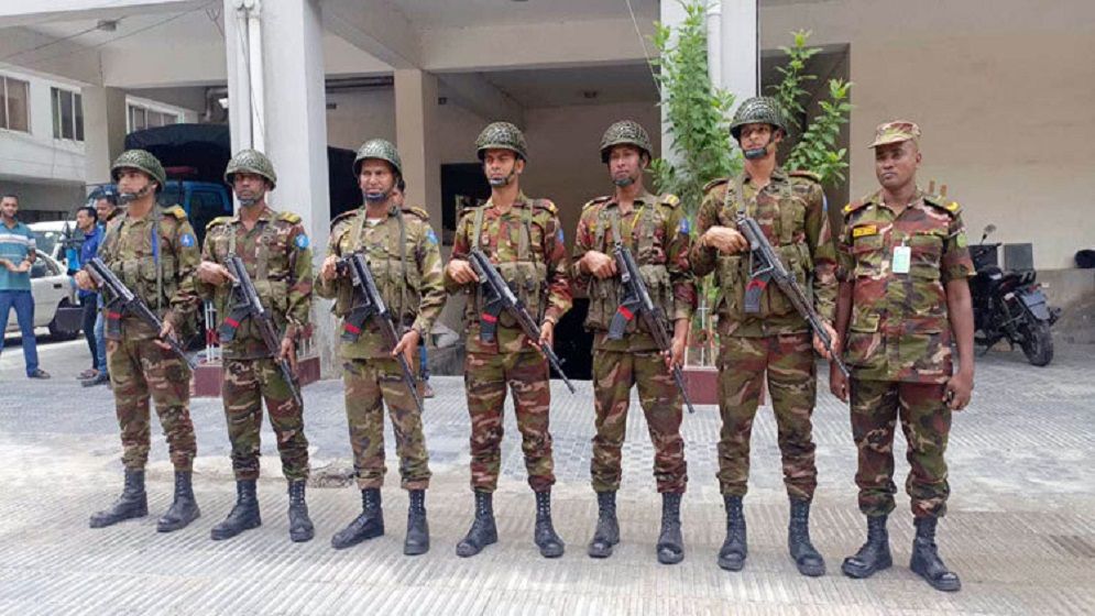 ৫৩৭ থানায় সেনা মোতায়েন, টহল জোরদার