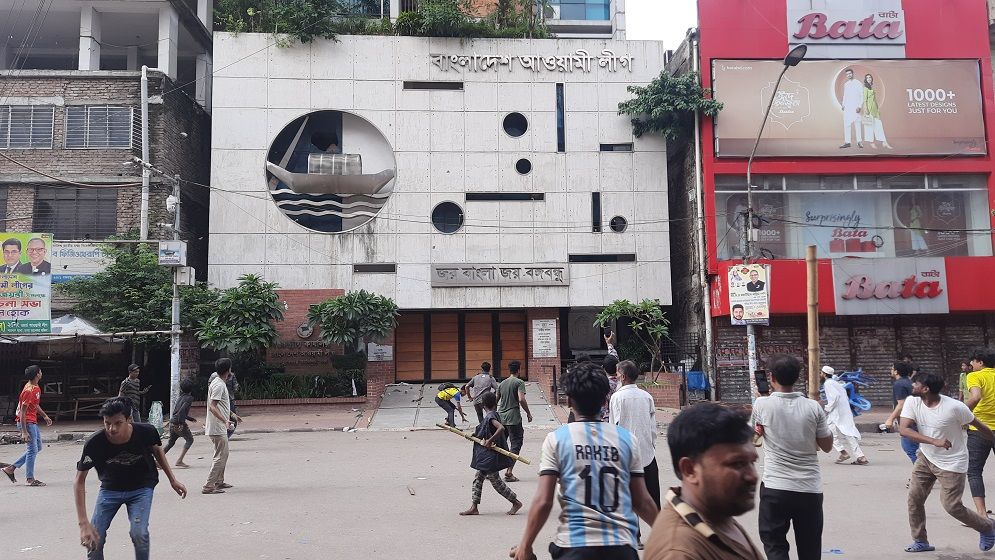 এই মুহূর্তে বাংলাদেশ