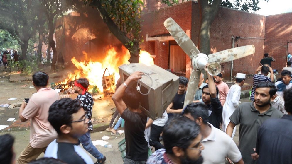 এই মুহূর্তে বাংলাদেশ