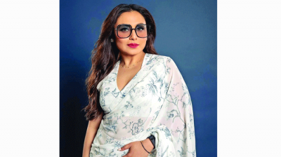 সিগারেট ছাড়া রানী থাকতেই পারতেন না