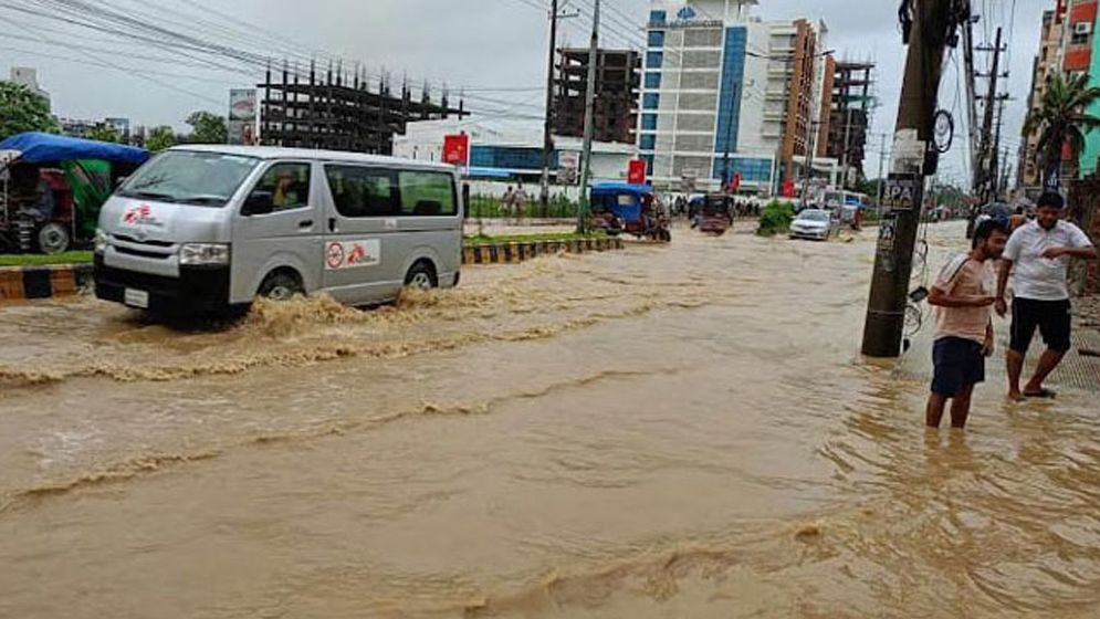 পানিবন্দি কক্সবাজার, আটকা পড়েছেন হাজারো পর্যটক