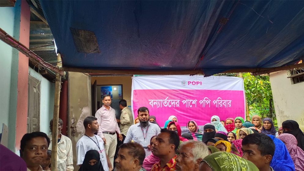 বন্যায় ক্ষতিগ্রস্থ পরিবারকে উন্নয়ন সংস্থা পপির ত্রাণ সামগ্রী বিতরণ