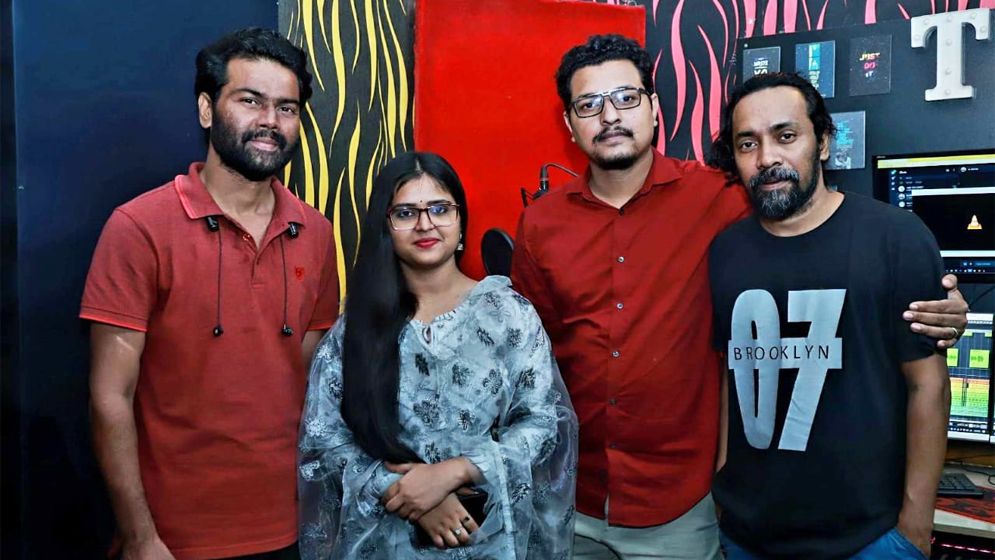 জসিম উদ্দিন আকাশের কথায় গাইলেন বর্ণালী-টুটুল 