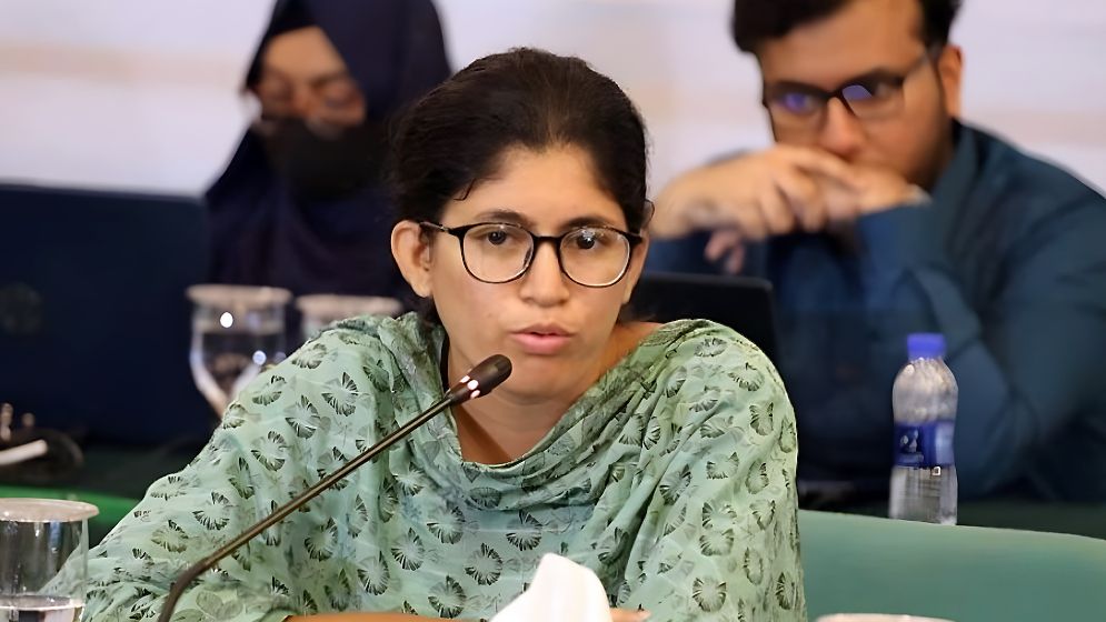 রাজনৈতিক পরিচয় প্রকাশ করে পদ ছাড়লেন উমামা ফাতেমা