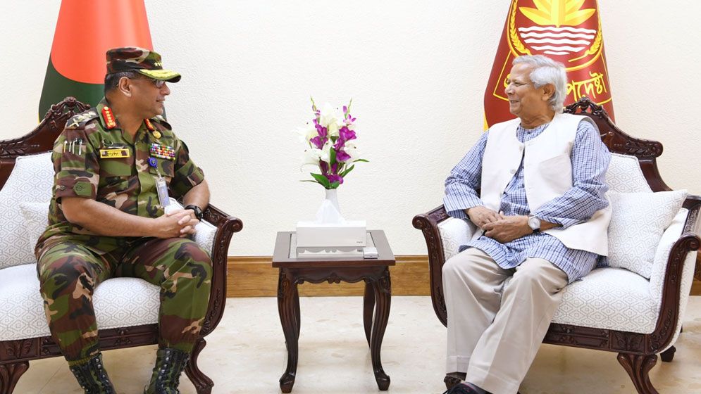 প্রধান উপদেষ্টার সঙ্গে সেনাপ্রধানের সাক্ষাৎ, আইনশৃঙ্খলার উন্নতিতে সন্তোষ প্রকাশ