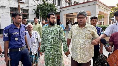 পাবনায় দুই ভুয়া সেনা কর্মকর্তাকে আটক