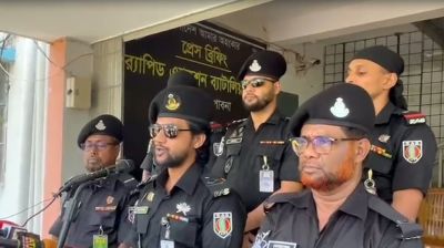 পাবনায় জাস্টিন ট্রুডেোর নামে জন্ম সনদ জালিয়াতির হোতা র‌্যাবের হাতে গ্রেপ্তার