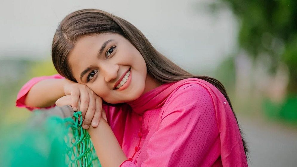 ভক্তদের আবদার পূরণ করছেন অভিনেত্রী সাদিয়া