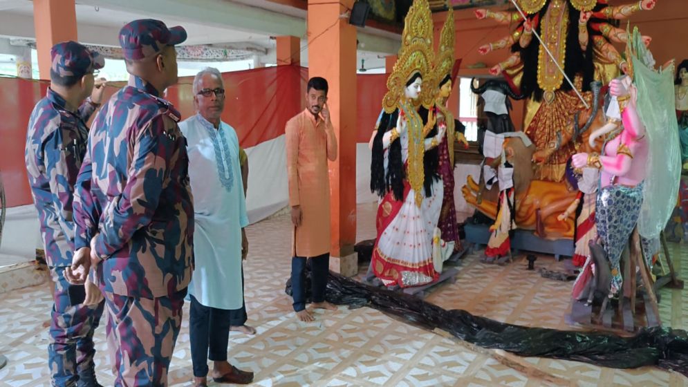 কাপ্তাইয়ে ৮ মন্দির পরিদর্শন বিজিবির