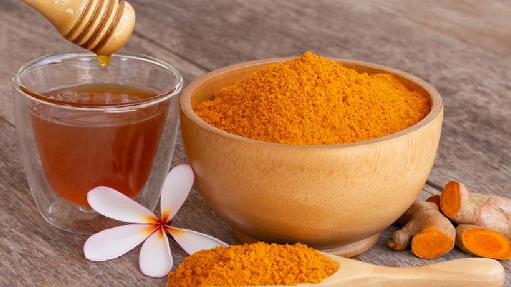 মধুর সঙ্গে হলুদ খেলে যে উপকার পাবেন