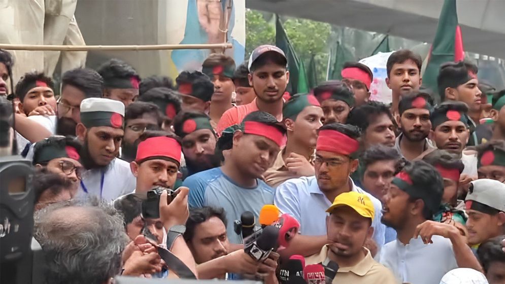 হাইকোর্ট ঘেরাও এর পথে বৈষম্যবিরোধী ছাত্র আন্দোলনের সমন্বয়করা