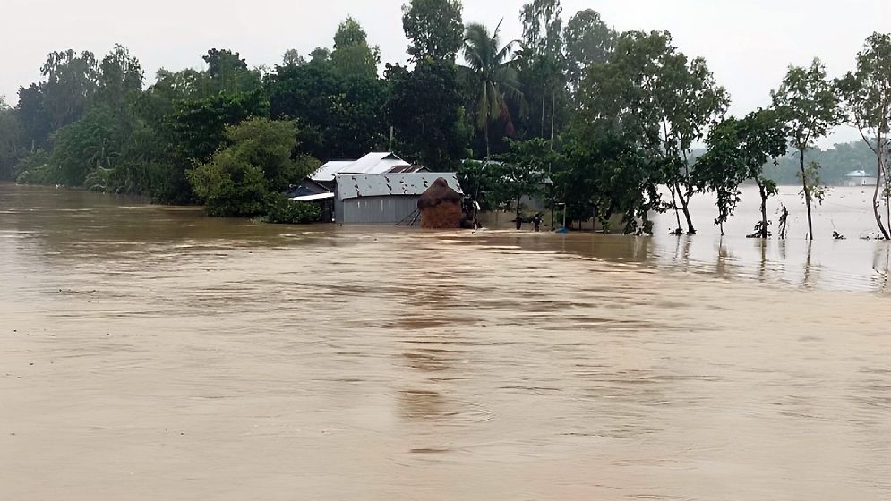 ত্রাণ কার্যক্রমে বৈষম্যের শিকার শেরপুর, বন্যার্তদের পাশে দাঁড়ানোর আহ্বান