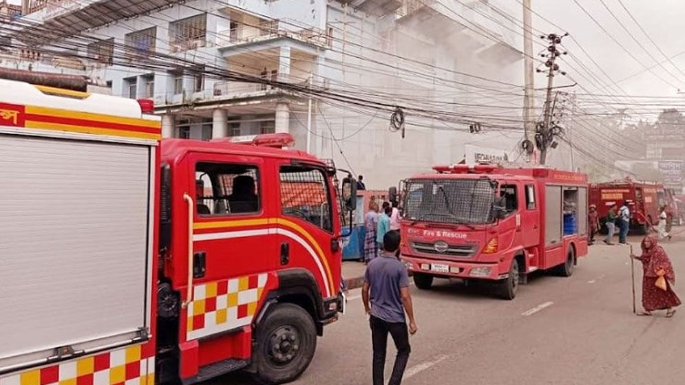 পুরোপুরি নিয়ন্ত্রণে শেবাচিম হাসপাতালের আগুন