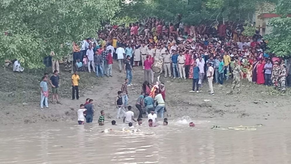 এবার প্রতিমা বিসর্জনে ঘটল না দুই বাংলার মিলনমেলা 