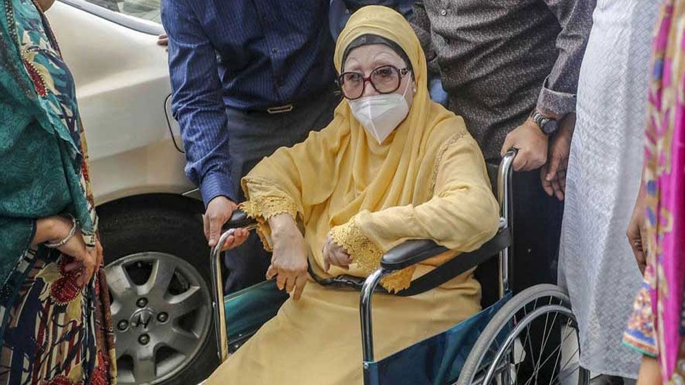বিকেলে হাসপাতালে যাবেন খালেদা জিয়া