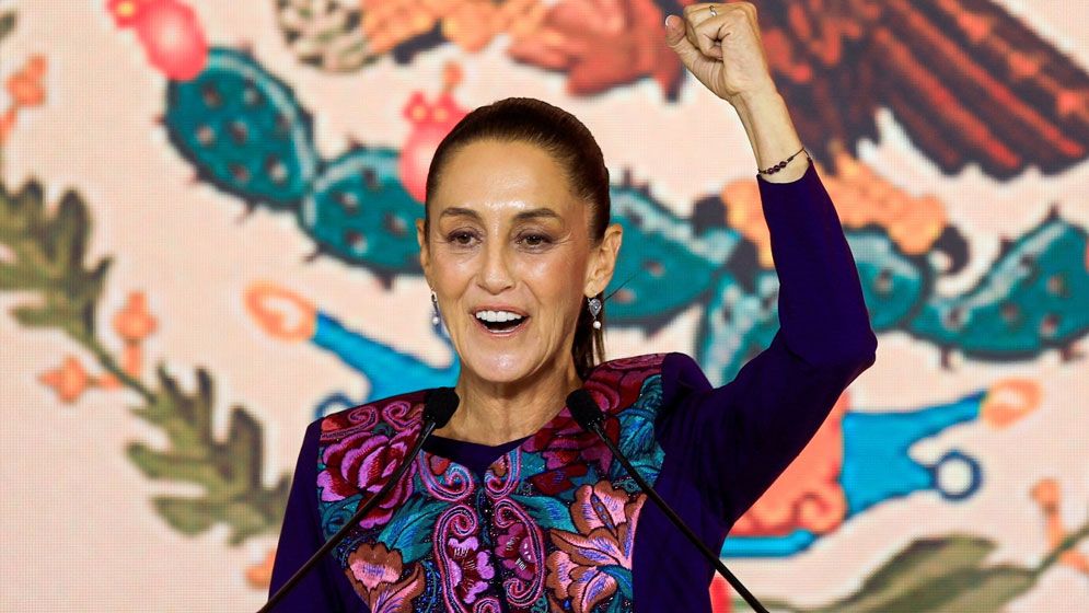 স্বাধীনতার ২০০ বছর পর প্রথম নারী প্রেসিডেন্ট পেলো মেক্সিকো
