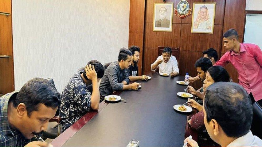 যেভাবে সমন্বয়কদের ডিবি হেফাজতে নেয়া হয়, জানালেন হারুন 