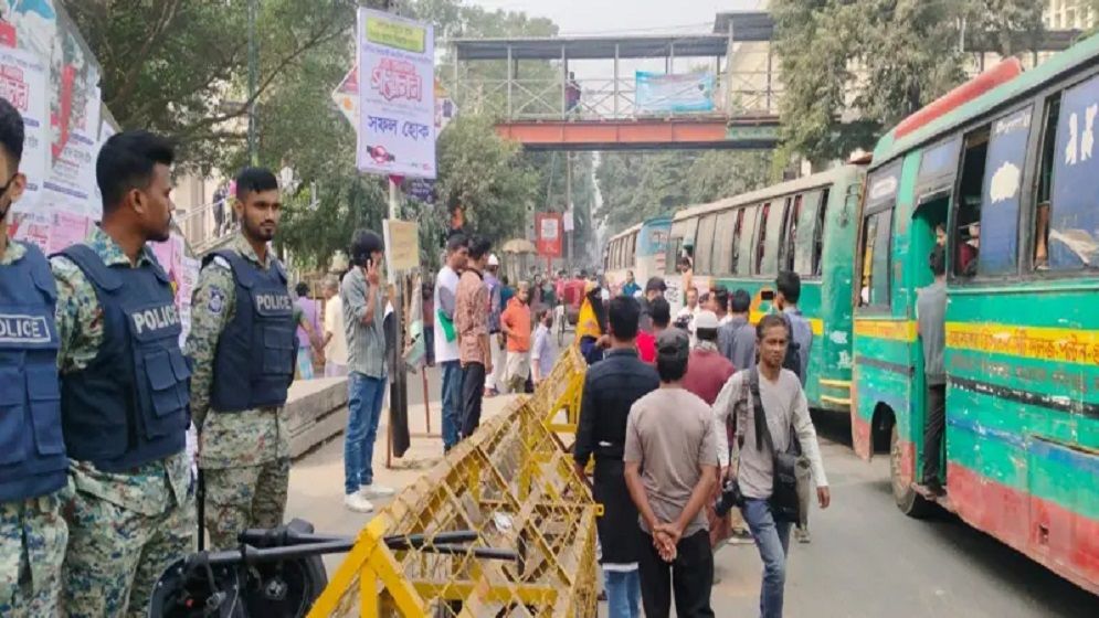 লাখ টাকা ঋণের প্রলোভনে শাহবাগে এত লোক কীভাবে এলো, আনলো কারা?