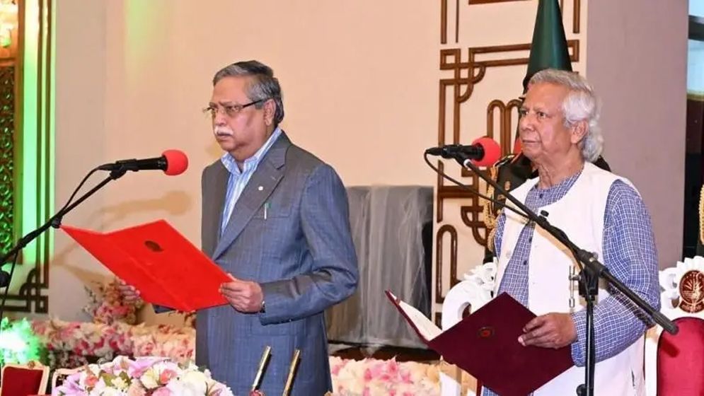 মানুষের প্রত্যাশা পূরণে ব্যর্থ হলে অন্তর্বর্তী সরকার কী ধরনের ঝুঁকিতে পড়বে?