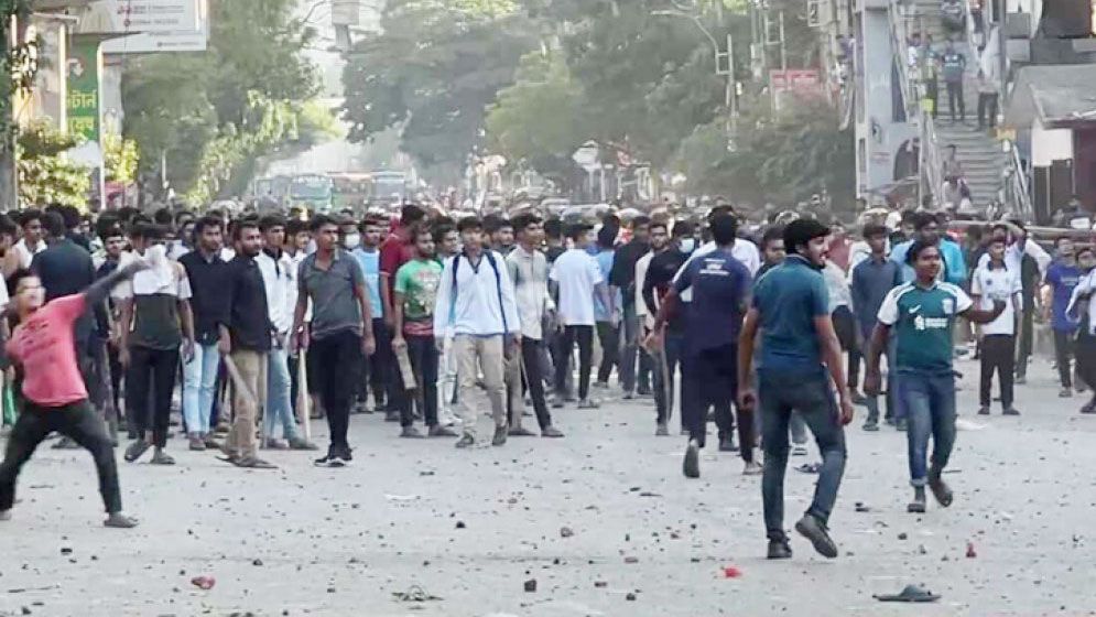 সায়েন্সল্যাবে ঢাকা কলেজ-সিটি কলেজ শিক্ষার্থীদের সংঘর্ষ