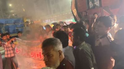 রাতেই ছাত্র-জনতার দখলে জিরো পয়েন্ট (ভিডিও)