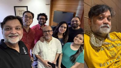 সৃজিতের ঘরোয়া পার্টিতে মধ্যমণি সাপ!