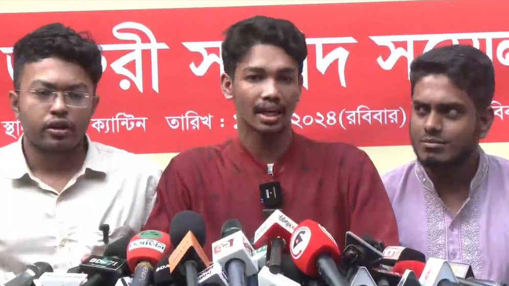 সাত কলেজ ইস্যুতে কঠোর কর্মসূচির হুঁশিয়ারি শিক্ষার্থীদের