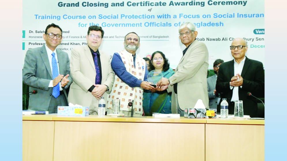 সামাজিক সুরক্ষা নিয়ে প্রশিক্ষণ কর্মশালা ও সনদ বিতরণ