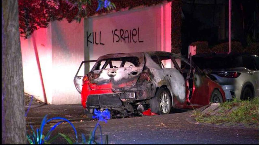 অস্ট্রেলিয়ায় ইহুদি উপাসনালয়ের পর গাড়িতে আগুন