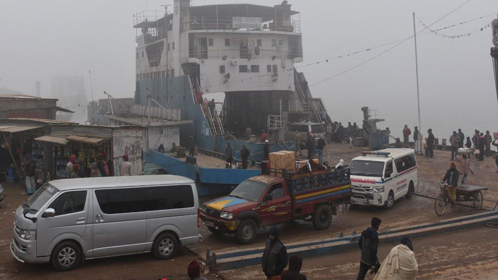 পাটুরিয়া-দৌলতদিয়া রুটে ফেরি চলাচল শুরু